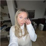 Laureata in lingue e letterarure, impartisco lezioni di materie nell’ambito umanistico quali italiano, inglese, storia, arte